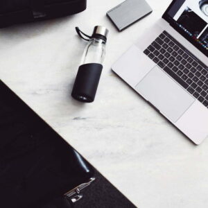 VINGA Lean stiklinis vandens buteliukas su silikoniniu dėklu