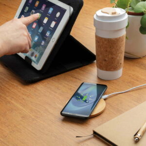 FSC® sertifikuotas apvalus bambuko 5W belaidis įkroviklis