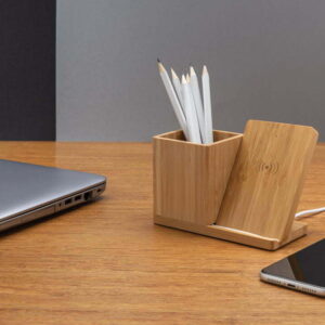 Calgary FSC® bambuko 10W belaidis įkroviklis su rašiklių laikikliu