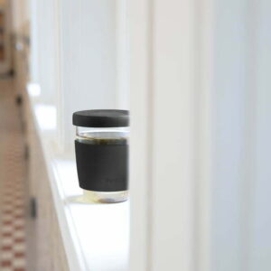 Ukiyo boro silikatinis stiklinis puodelis su silikoniniu dangteliu ir rankove