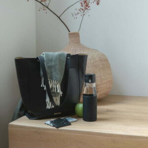 Ukiyo stiklinis vandens butelis su sekimo sistema ir dėklu