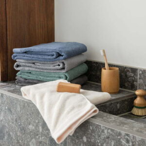 Ukiyo Sakura AWARE™ 500 gsm bath towel 70 x 140cm