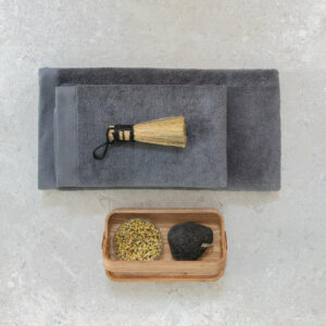 Ukiyo Sakura AWARE™ 500 gsm bath towel 70 x 140cm