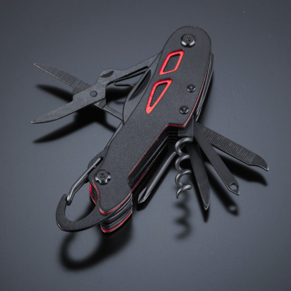 uodas "Optima Titanium Pocket Knife" daugiafunkcis įrankis su raudonos spalvos akcentais, atlenktomis žirklėmis, atsuktuvu, kamščiatraukiu ir dilde.