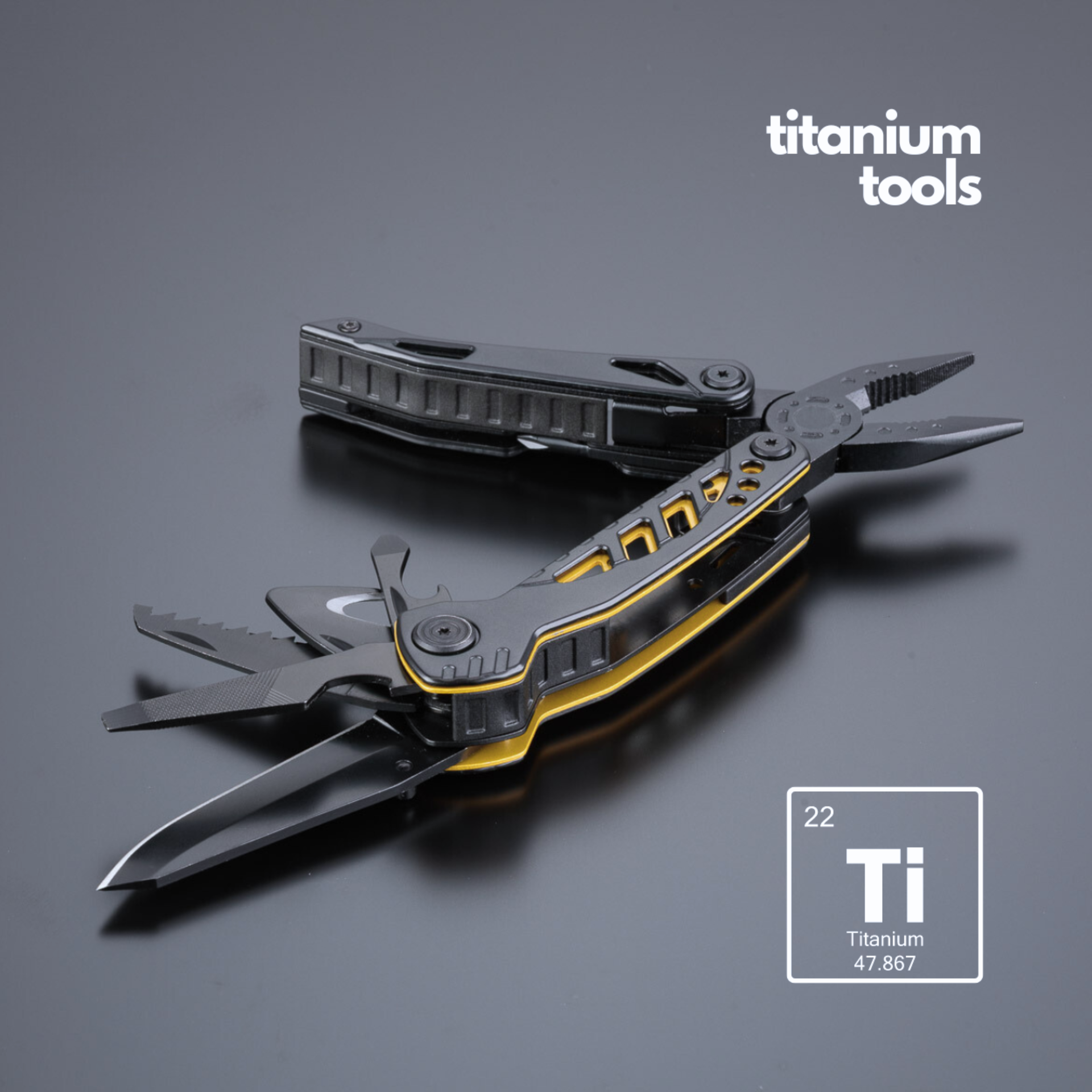 Juodas daugiafunkcis įrankis (multitool) su raudonais akcentais, dalinai atlenktomis funkcijomis ir užrašu „titanium tools“ bei titano (Ti) simboliu