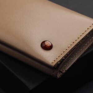 Prabangus rinkinys - plunksnakotis, tušinukas ir kortelinė