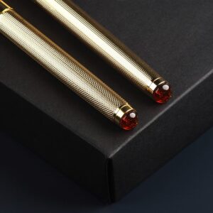 Prabangus rinkinys - plunksnakotis, tušinukas ir kortelinė