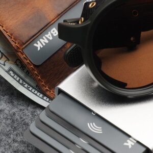 Sendintos odos RFID piniginė su kortelių dėklu