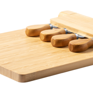 Bambukinė lenta su sūrio pjaustymo įrankiais