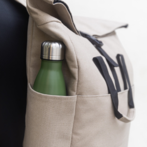 Perdirbtos medvilnės kuprinė su sagtimi