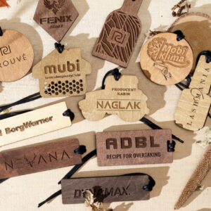 NAUJOVĖ Graviruoti mediniai automobilio kvapukai